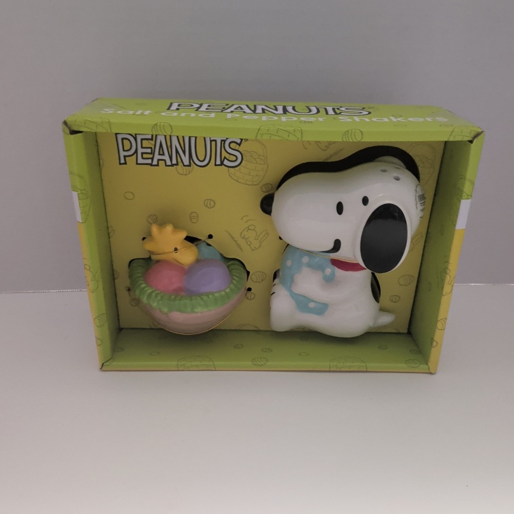 Peanuts Snoopy Woodstock Easter Salt and Pepper Shakers Set Zrike Brands NEW